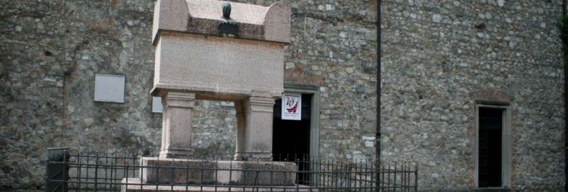 Tomba del Petrarca