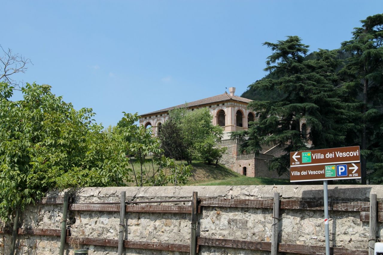 VILLA DEI VESCOVI adotta una stanza di Giuliana d'Olcese